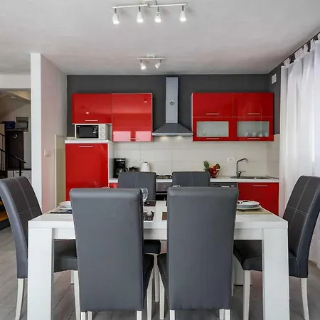 House Lucija Holiday home *
